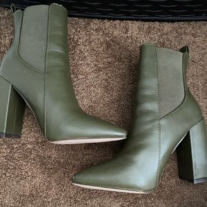 Platform high heels in green🎀